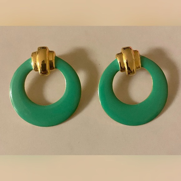 Vintage Jewelry - Vintage 80s Green/Goldtone Earrings